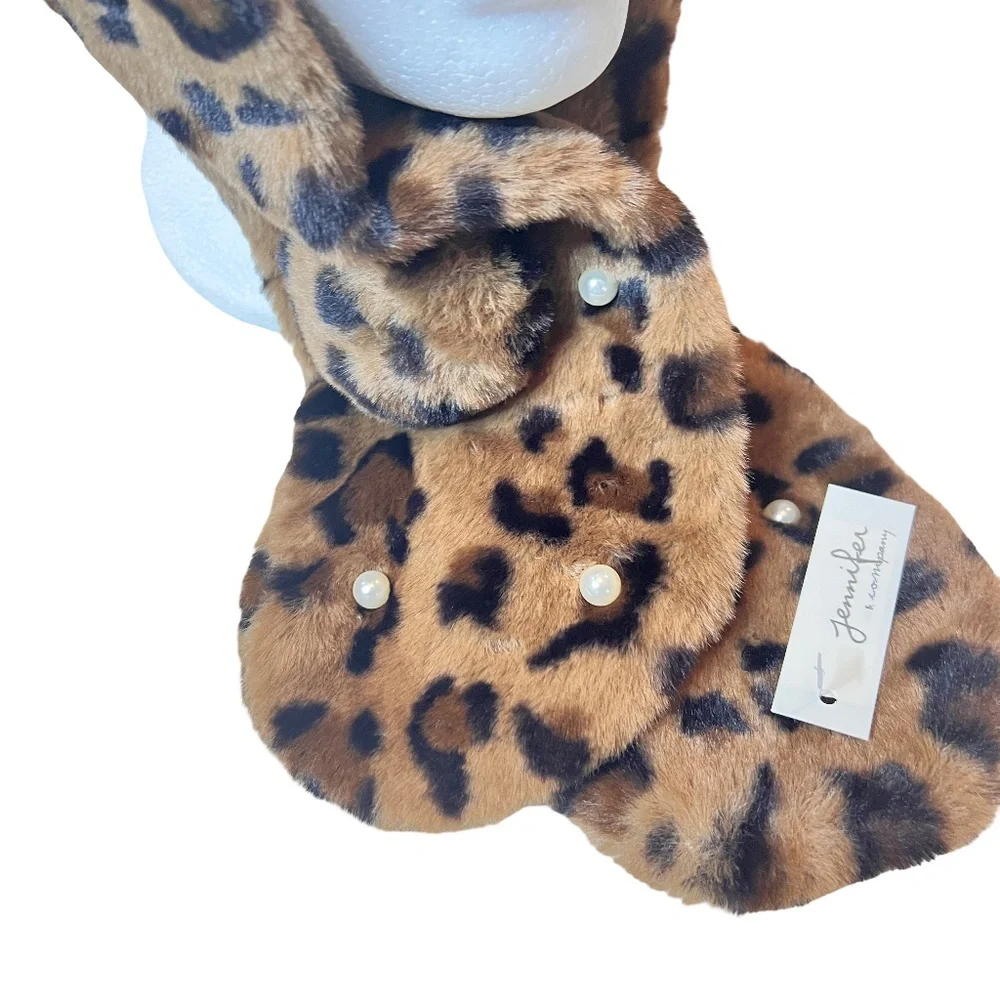 # B003 Leopard Print Faux Fur Scarf Pearls Jennifer & Co. Wrap Neck Warm